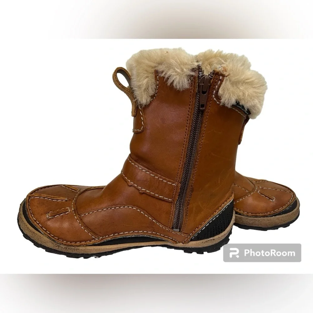 Merrel Women's Camel Leather Waterproof Winter Snow Boots, size 5.5.